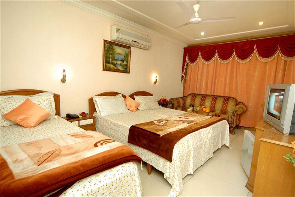 Hotel Diamond Plaza Chandīgarh Eksteriør billede