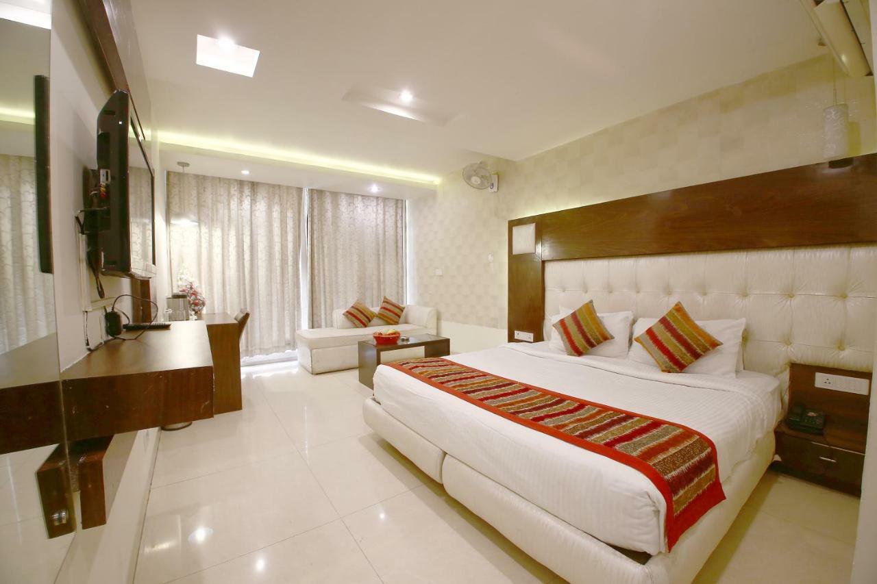 Hotel Diamond Plaza Chandīgarh Eksteriør billede