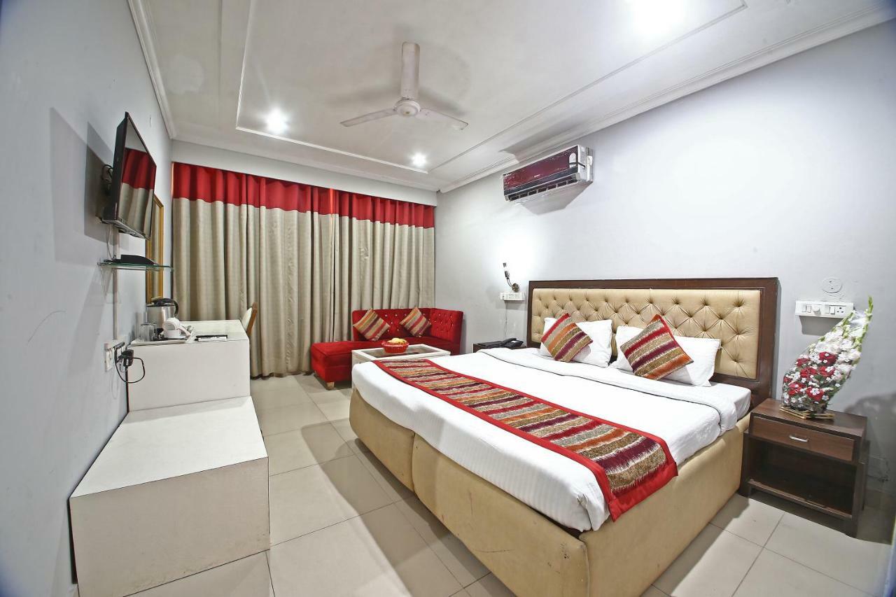 Hotel Diamond Plaza Chandīgarh Eksteriør billede
