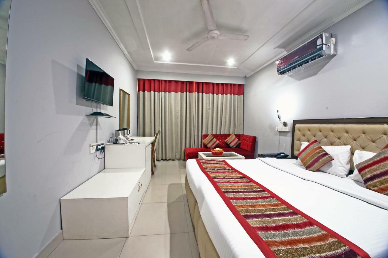 Hotel Diamond Plaza Chandīgarh Eksteriør billede