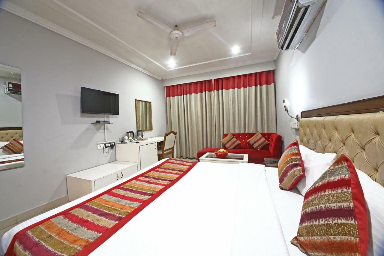 Hotel Diamond Plaza Chandīgarh Eksteriør billede