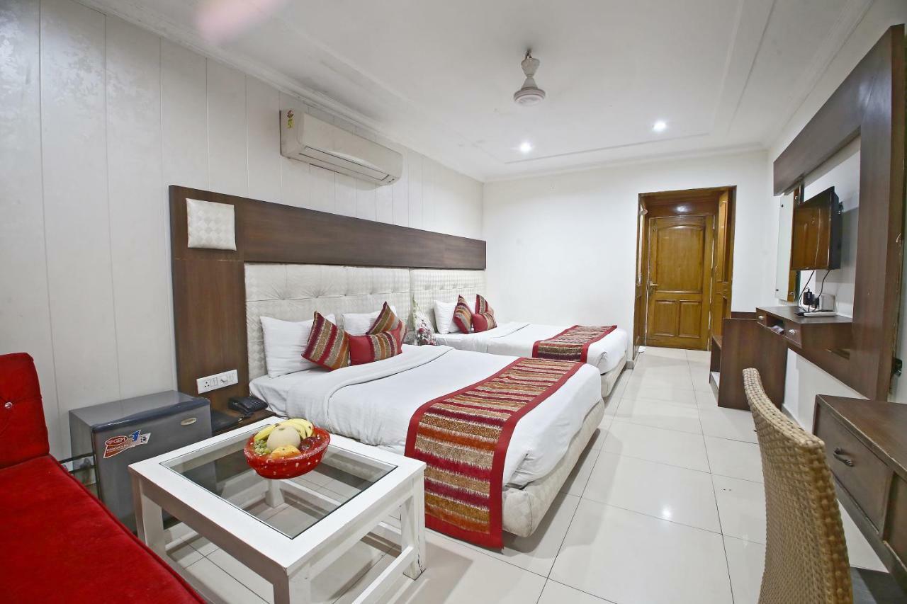 Hotel Diamond Plaza Chandīgarh Eksteriør billede