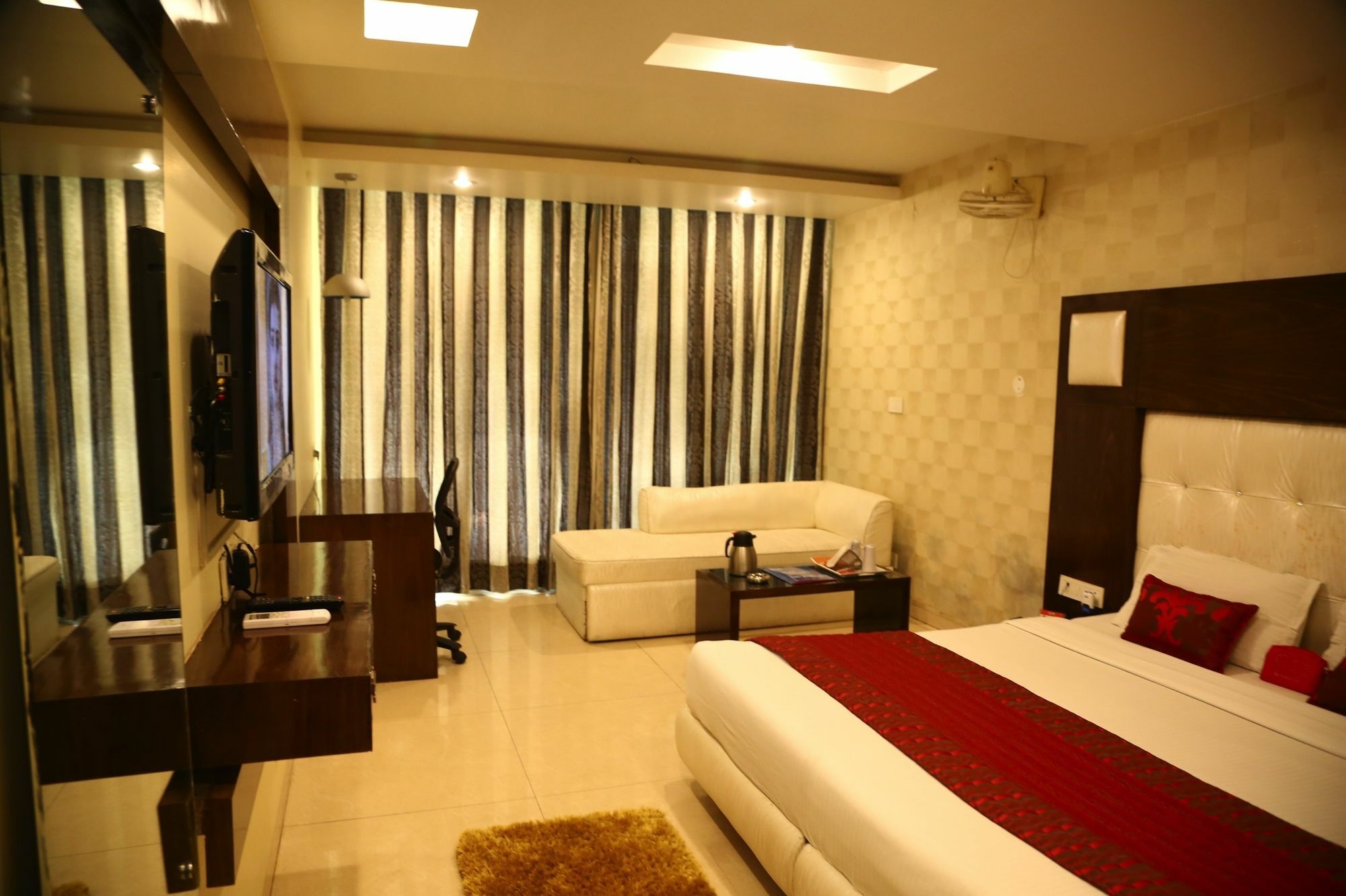 Hotel Diamond Plaza Chandīgarh Eksteriør billede